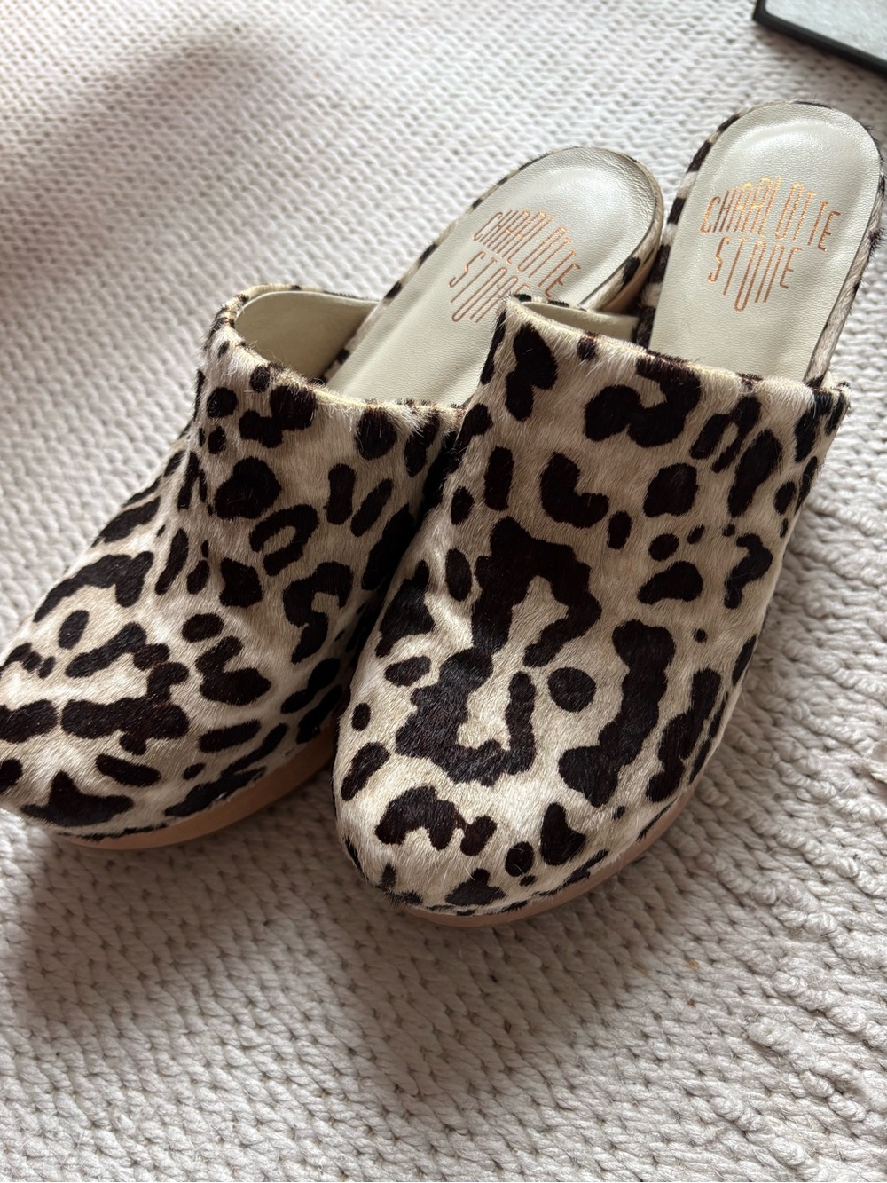 Charlotte Stone Leopard Print Women’s Slip-On Clogs sz9
